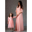 Персиковые платья мама и дочка